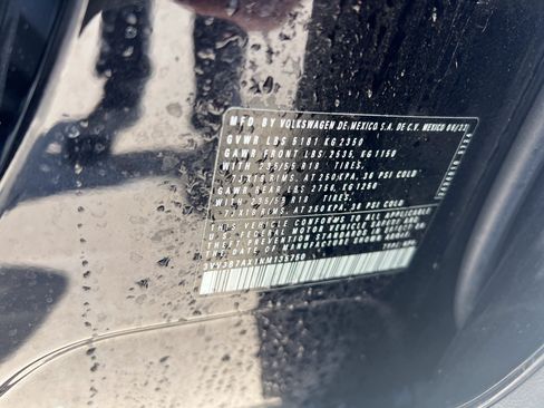 Used 2022 Volkswagen Tiguan SE FWD image 32