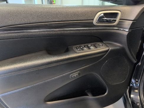 Used 2022 Jeep Grand Cherokee Limited w/ Technology Group AWD/4WD image 14