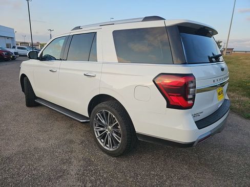 Used 2023 Ford Expedition Limited AWD/4WD image 3