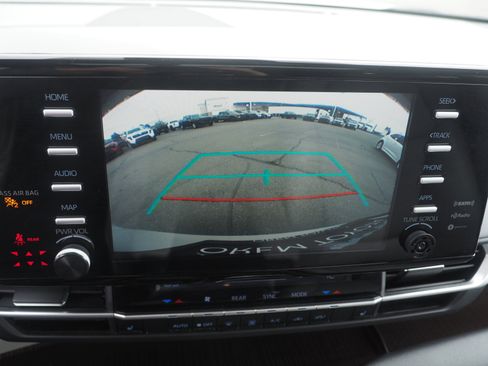 Used 2023 Toyota Sienna XLE image 24