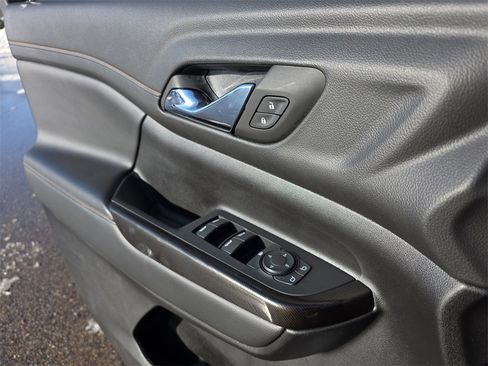 Used 2023 GMC Acadia AT4 image 31