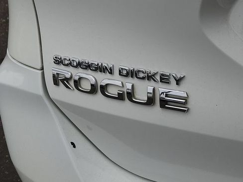 Used 2017 Nissan Rogue SV w/ Sun & Sound Touring Package AWD/4WD image 8