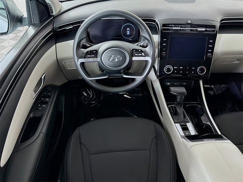 Certified 2024 Hyundai Tucson SE image 4