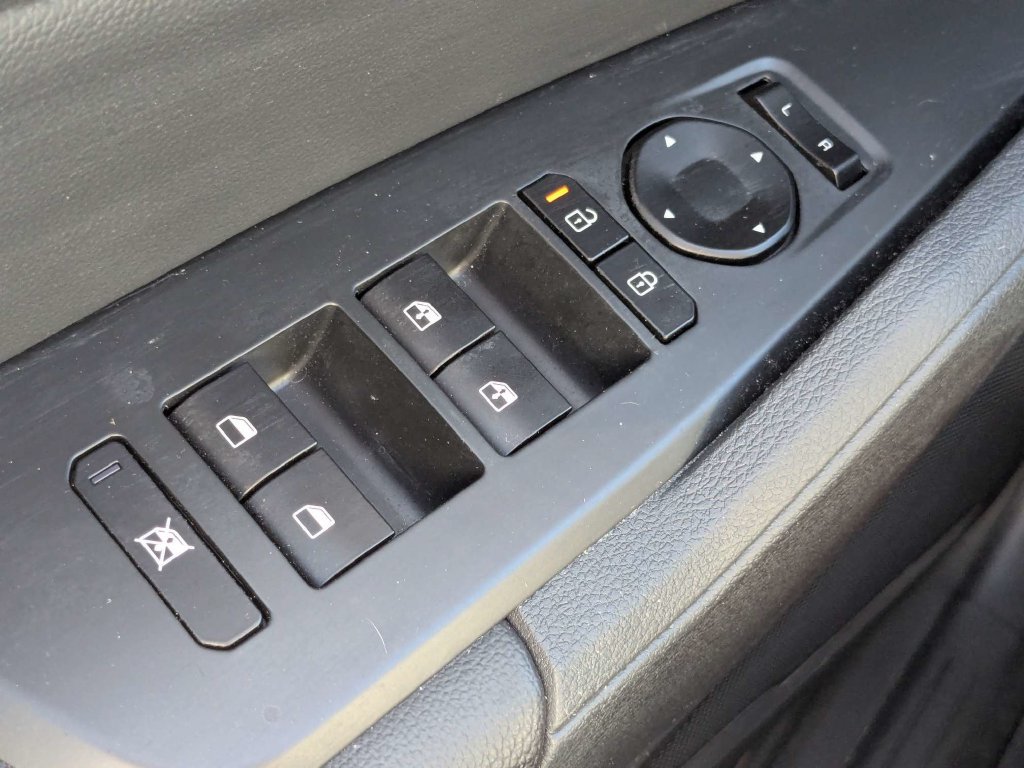 Used 2026 Kia Sportage EX FWD image 24