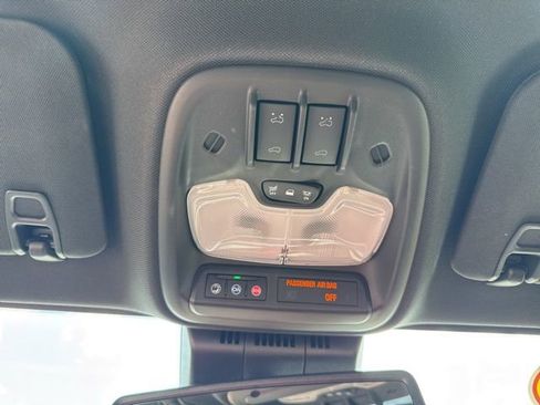 Used 2025 GMC Canyon AT4 w/ Technology Plus Package AWD/4WD image 33