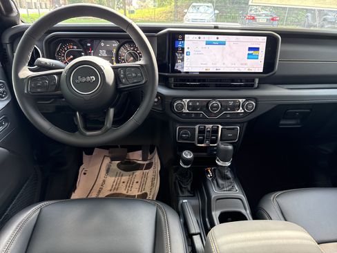 New 2025 Jeep Gladiator Sport AWD/4WD image 17