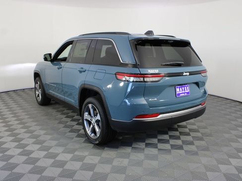 New 2026 Jeep Grand Cherokee Limited w/ Luxury Tech Group II AWD/4WD image 26
