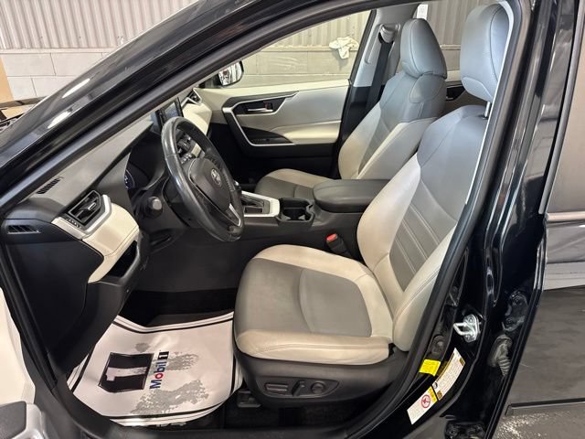 Used 2019 Toyota RAV4 XLE Premium w/ Protection Package FWD image 10