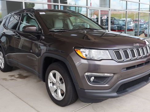 Used 2021 Jeep Compass Latitude w/ Convenience Group FWD image 1