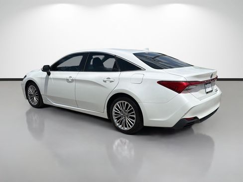 Used 2019 Toyota Avalon Limited FWD image 5