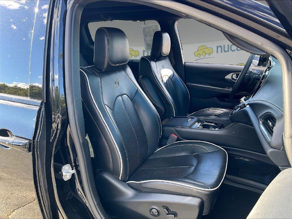 Used 2025 Chrysler Pacifica Limited FWD image 10