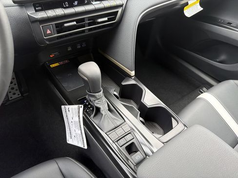 New 2026 Toyota Camry Hybrid FWD image 30