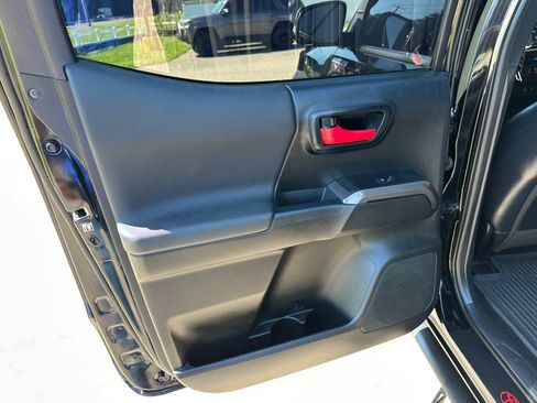 Used 2018 Toyota Tacoma TRD Pro AWD/4WD image 18