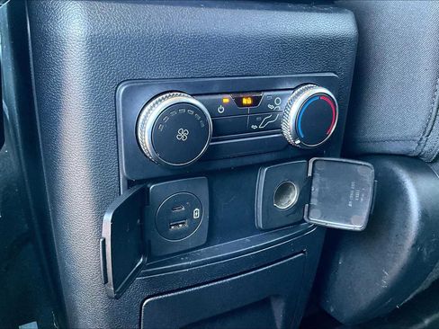 Used 2022 Ford Explorer XLT image 30