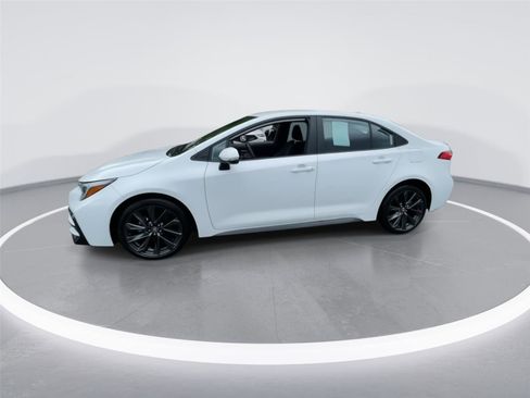 Used 2025 Toyota Corolla SE FWD image 5