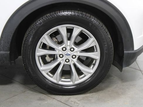 Used 2021 Ford Explorer XLT w/ Equipment Group 202A image 12