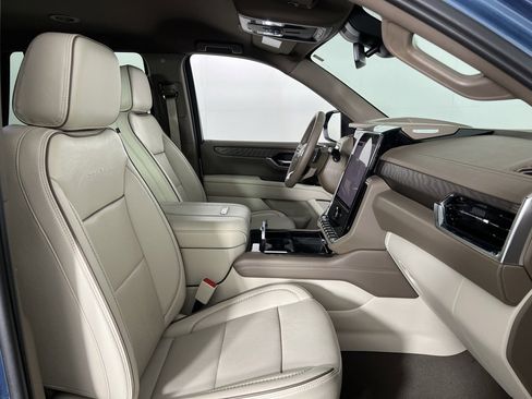 Used 2025 GMC Yukon Denali image 36