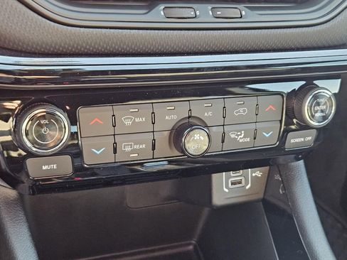 New 2026 Jeep Compass Latitude image 18