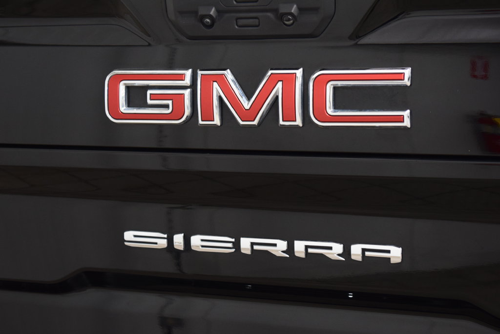 Used 2024 GMC Sierra 2500 AT4 w/ AT4 Premium Plus Package AWD/4WD image 27