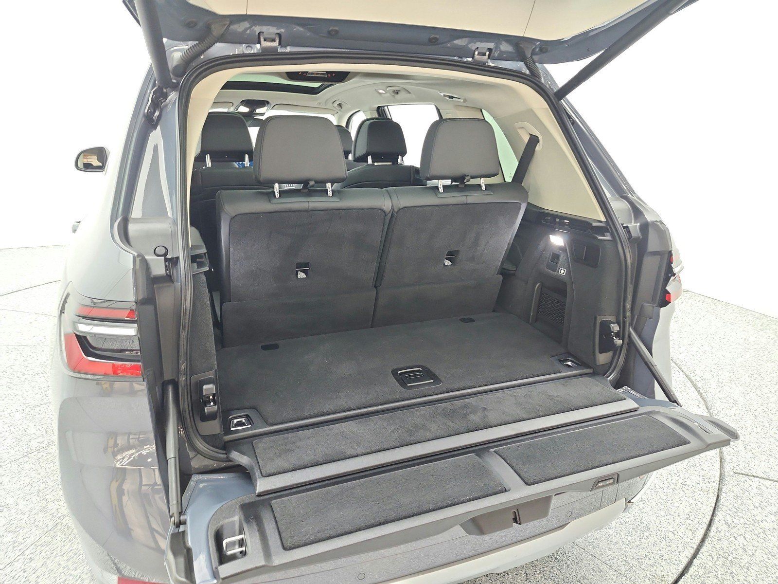 Used 2024 BMW X7 xDrive40i w/ Premium Package AWD/4WD image 21