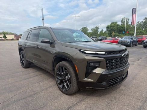 Used 2024 Chevrolet Traverse RS FWD image 3