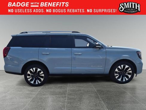 Used 2025 Ford Expedition Platinum w/ Platinum Ultimate Package AWD/4WD image 3