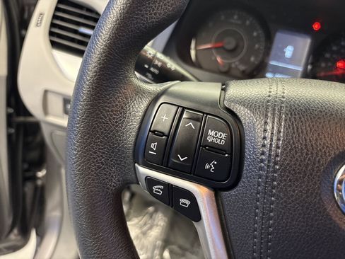 Used 2017 Toyota Sienna LE image 15