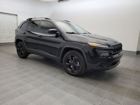 Used 2018 Jeep Cherokee Latitude w/ Altitude Package image 11