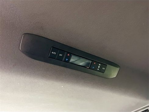 Used 2021 Toyota Sienna XSE image 23