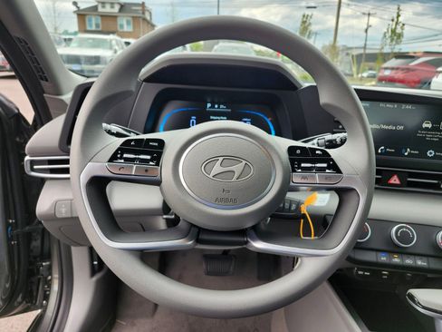 New 2026 Hyundai Elantra SE FWD image 24