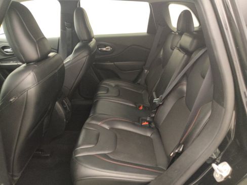 Used 2021 Jeep Cherokee Trailhawk w/ Comfort/Convenience Group AWD/4WD image 18