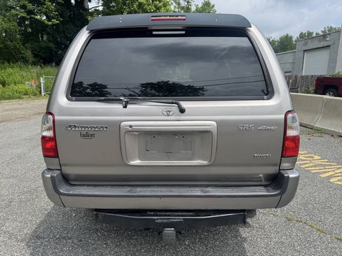 Used 2002 Toyota 4Runner SR5 AWD/4WD image 9