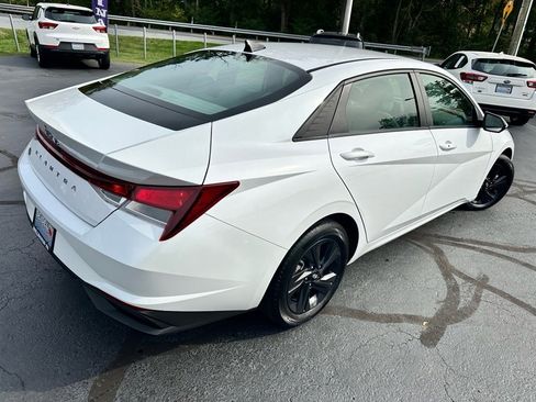 Used 2023 Hyundai Elantra SEL w/ Cargo Package image 6