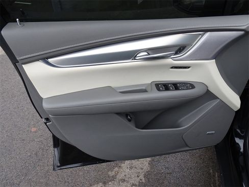 Used 2022 Cadillac XT5 Premium Luxury w/ Technology Package image 13