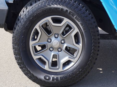 Used 2017 Jeep Wrangler Unlimited Rubicon w/ Connectivity Group image 9