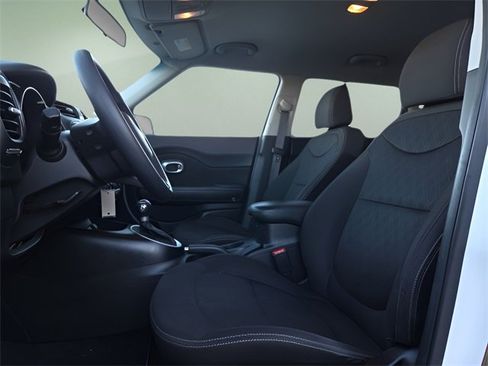 Used 2019 Kia Soul Base image 9