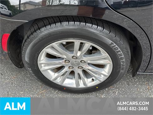 Used 2021 Chrysler 300 Touring L image 21