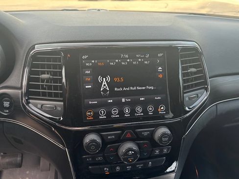 Used 2019 Jeep Grand Cherokee Limited w/ Luxury Group II AWD/4WD image 4
