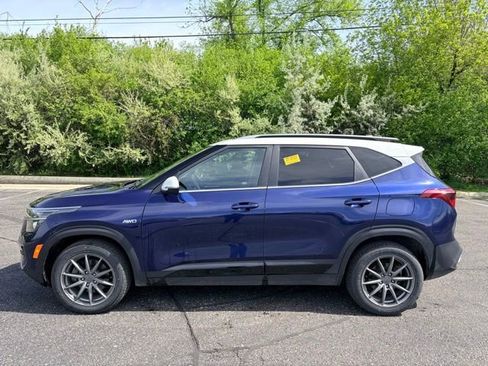 Used 2022 Kia Seltos S AWD/4WD image 2