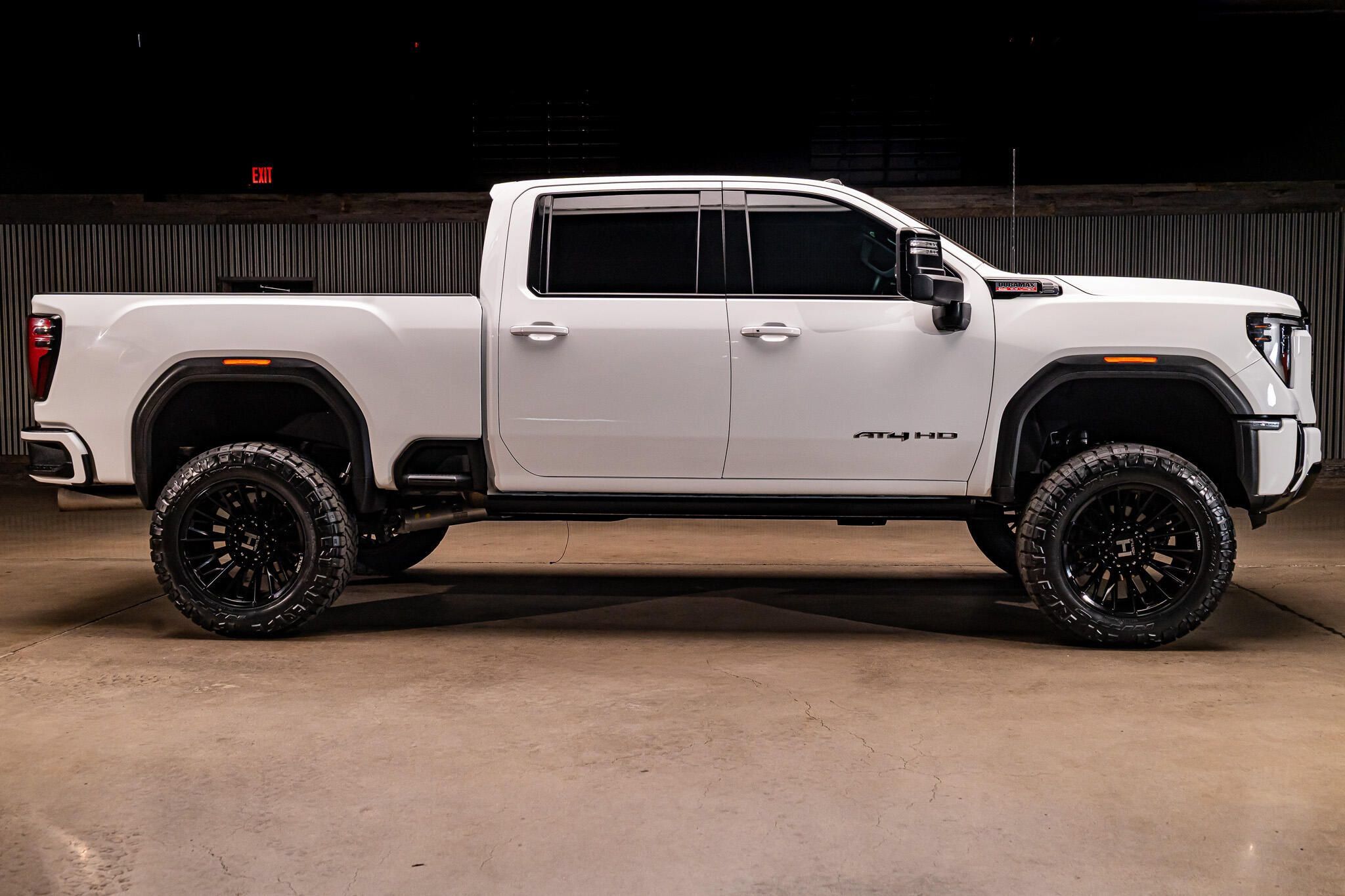 Used 2024 GMC Sierra 2500 AT4 w/ AT4 Premium Plus Package AWD/4WD image 11