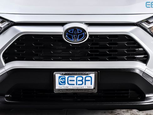 Used 2024 Toyota RAV4 XLE Premium image 9