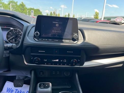 Used 2025 Nissan Rogue SV w/ SV Premium Package FWD image 16