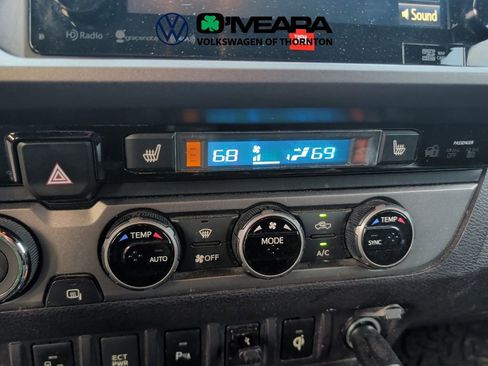 Used 2017 Toyota Tacoma TRD Off-Road image 8