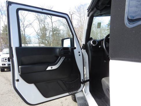 Used 2012 Jeep Wrangler Sahara w/ Connectivity Group image 10