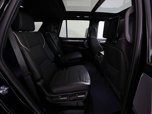 Used 2025 Cadillac Escalade V w/ LPO, ONYX Package image 13