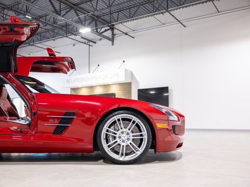 Used 2012 Mercedes-Benz SLS AMG Coupe image 24