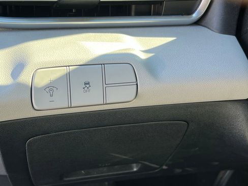 Certified 2024 Hyundai Elantra Limited image 28