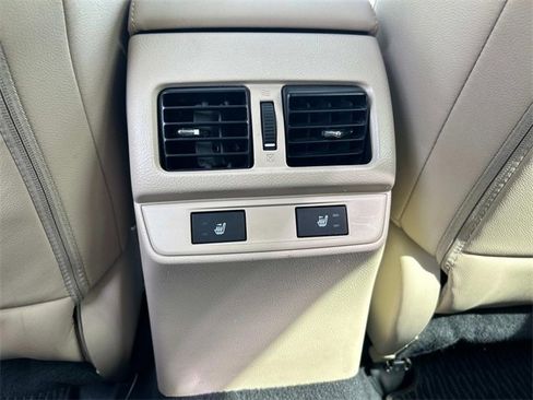 Used 2016 Subaru Outback 3.6R Limited image 15