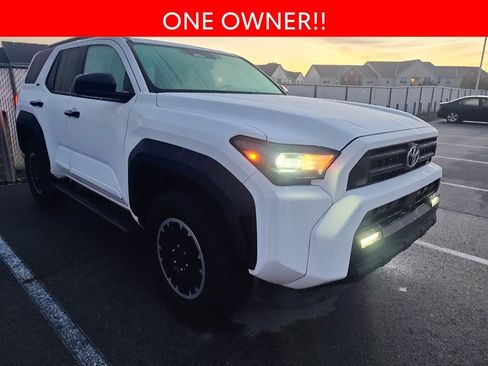 Used 2025 Toyota 4Runner SR5 AWD/4WD image 3