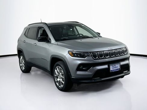 Used 2022 Jeep Compass Latitude w/ Sun and Sound Group image 3